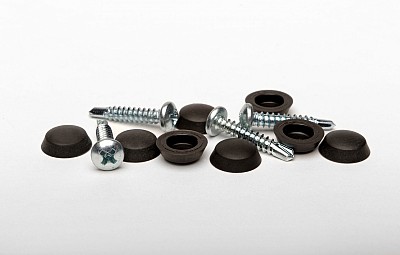 Schrauben mit Schraubenkappen für Außenfensterbänke